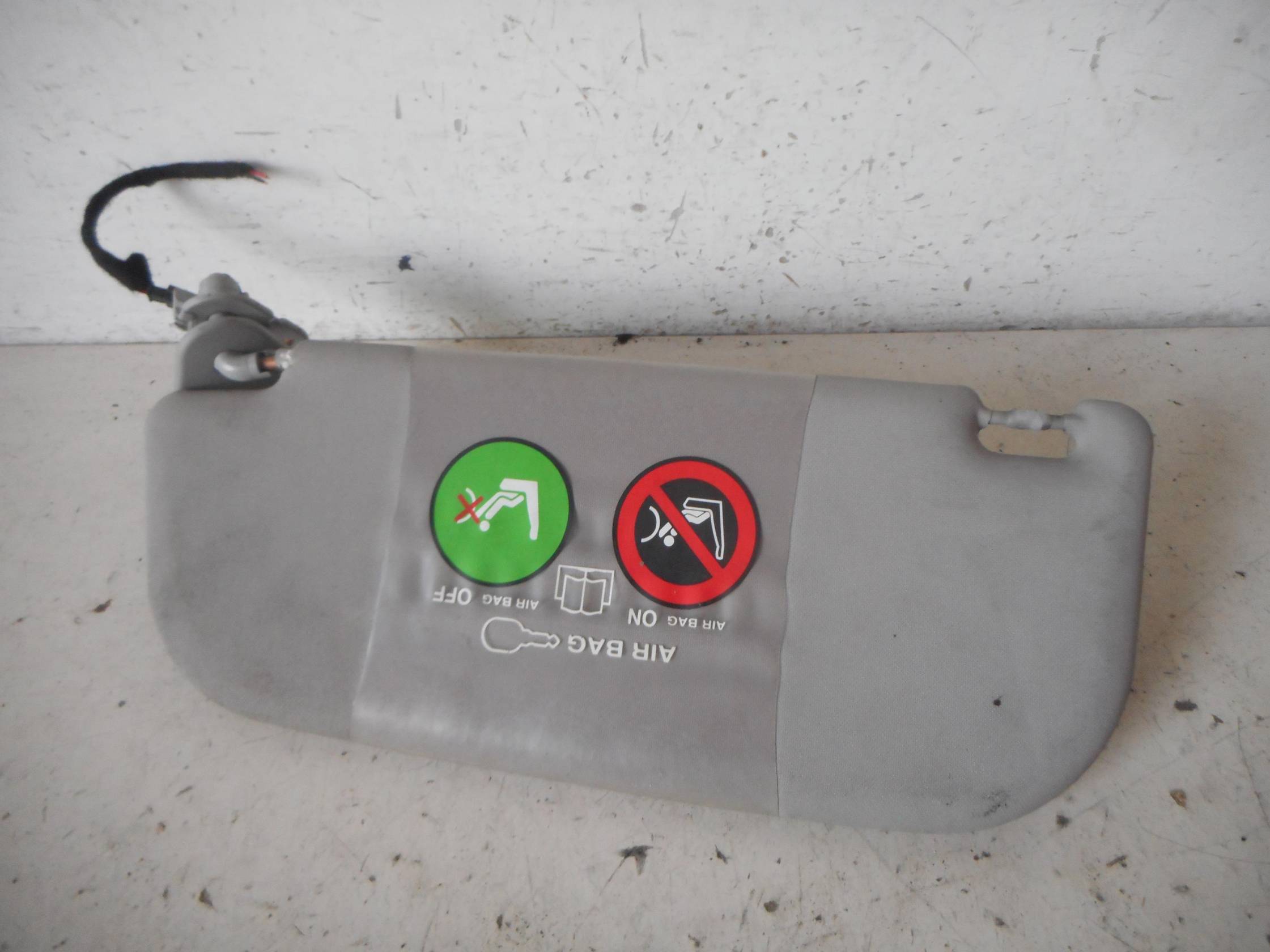 Aletta parasole parabrezza dx.